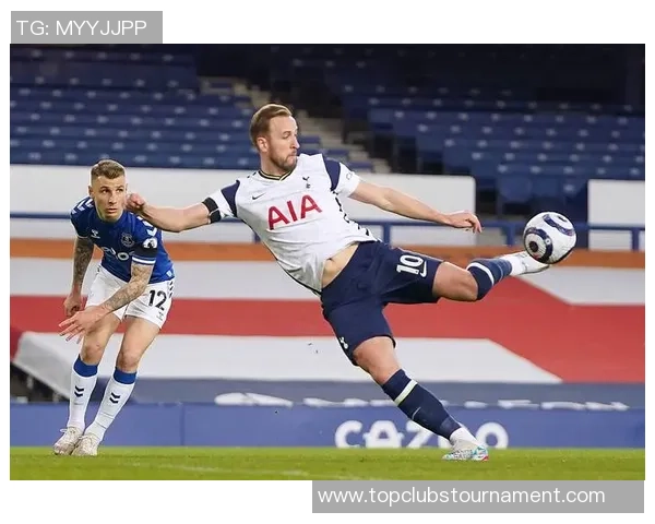 2020年利物浦与热刺巅峰对决海报展现足球激情与荣耀之战